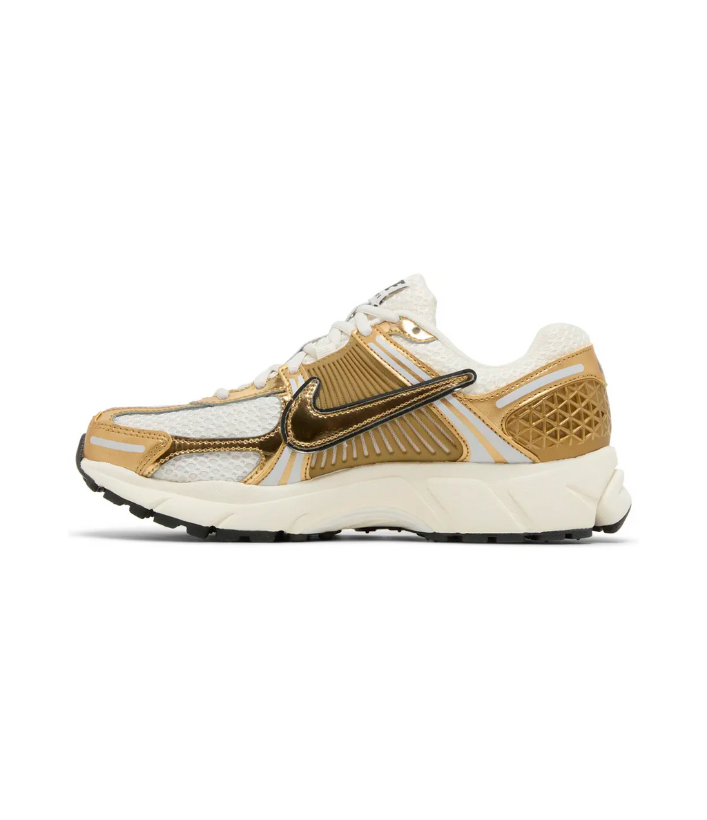 Nike Wmns Air Zoom Vomero 5 Oro Metálico