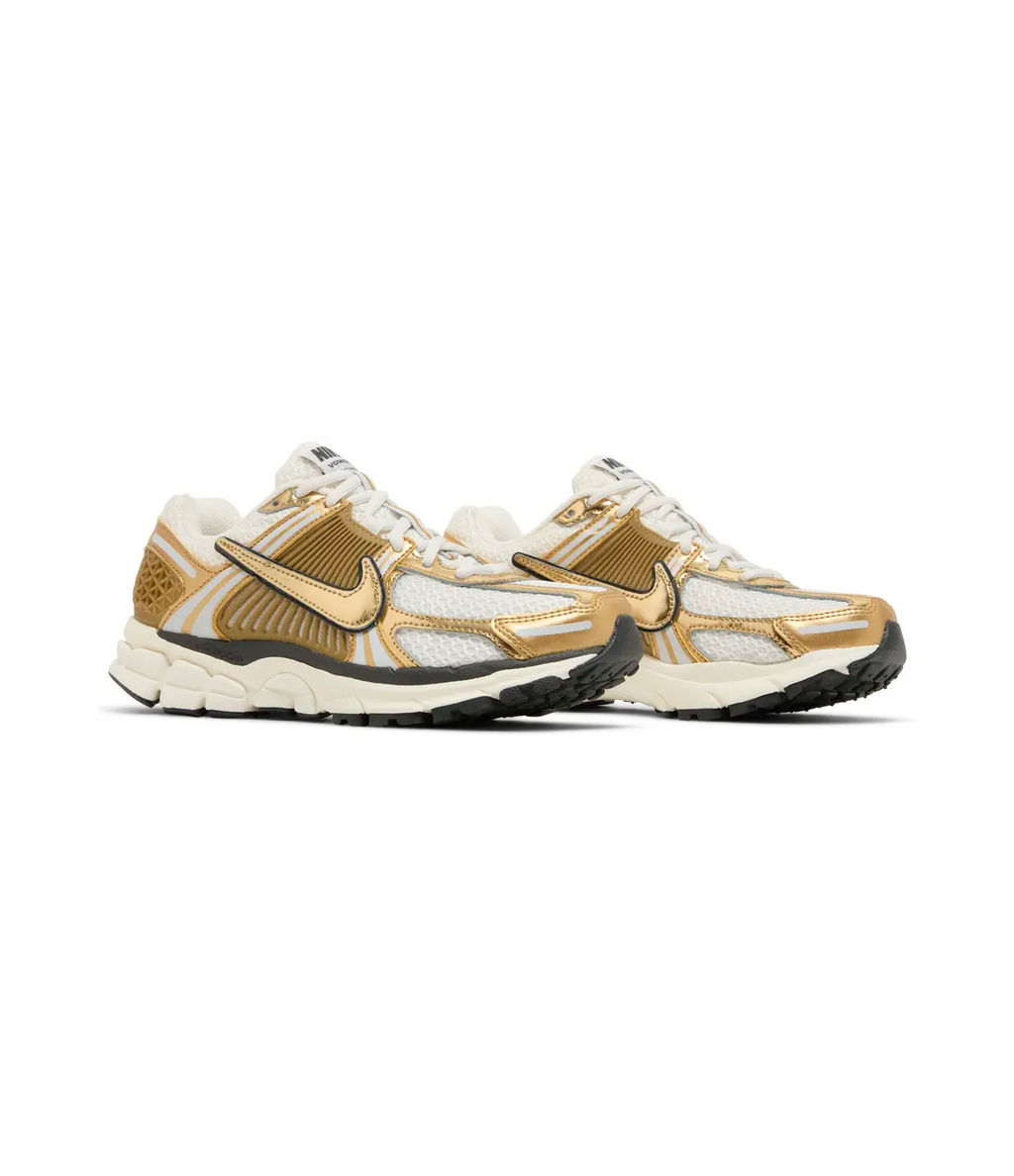 Nike Wmns Air Zoom Vomero 5 Oro Metálico